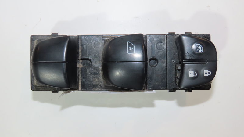 Commande lève-glace porte avant gauche Nissan QASHQAI II SUV (J11, J11_) 1.5 dci (2013) 5 portes
