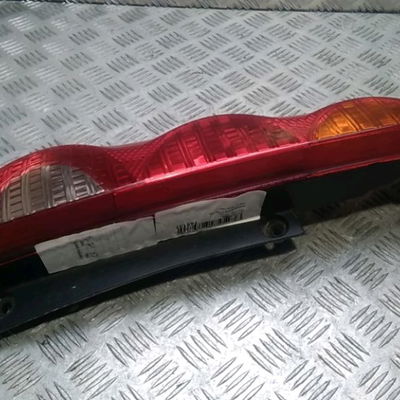 Feu arrière gauche Nissan NOTE (E11, NE11) 1.4 (2006-2012)