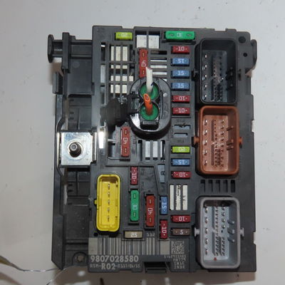 Boite a fusibles Peugeot 3008 Monospace (0U_) 1.6 bluehdi 120 (2014-2016)
