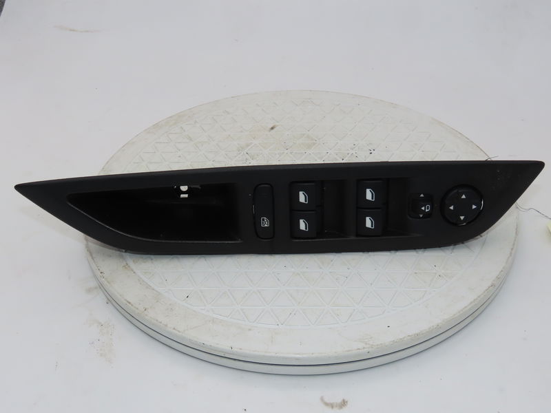 Commande lève-glace porte avant gauche Peugeot 208 II (UB_, UP_, UW_, UJ_) 1.2 puretech 100 (2019) 5 portes