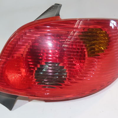 Feu arrière droit Peugeot 206 3-5 portes (2A-C) 1.1 i (1998-2007)