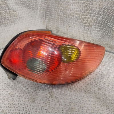 Feu arrière droit Peugeot 206 CC (2D) 1.6 hdi 110 (2005-2007)