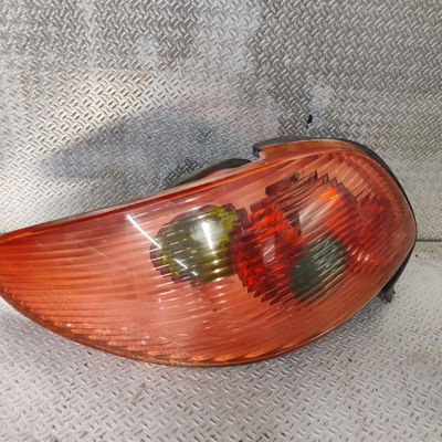 Feu arrière gauche Peugeot 206 CC (2D) 1.6 hdi 110 (2005-2007)