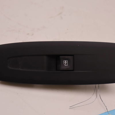 Commande lève-glace porte avant droite Renault MEGANE IV Estate (K9A-M-N_) 1.5 blue dci 115 (k9a6) (2018)