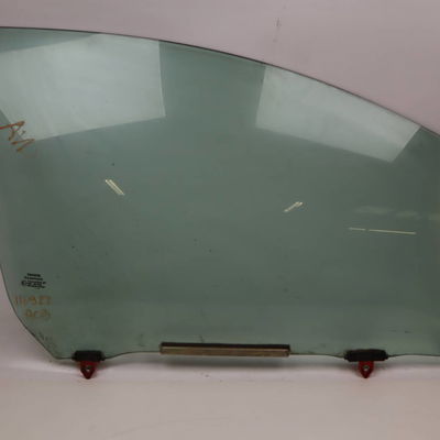 Glace porte av d Toyota YARIS (_P13_) 1.4 d (nlp130_) (2011)