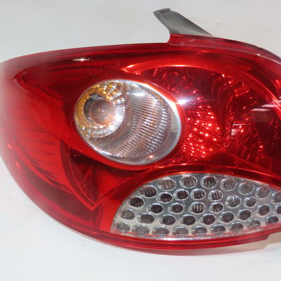 Feu arrière gauche Peugeot 206 (2L_, 2M_) 1.4 i (2010-2013)