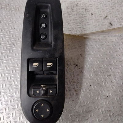 Commande lève-glace porte avant gauche Peugeot 407 Coupé (6C_) 2.0 hdi (2005)