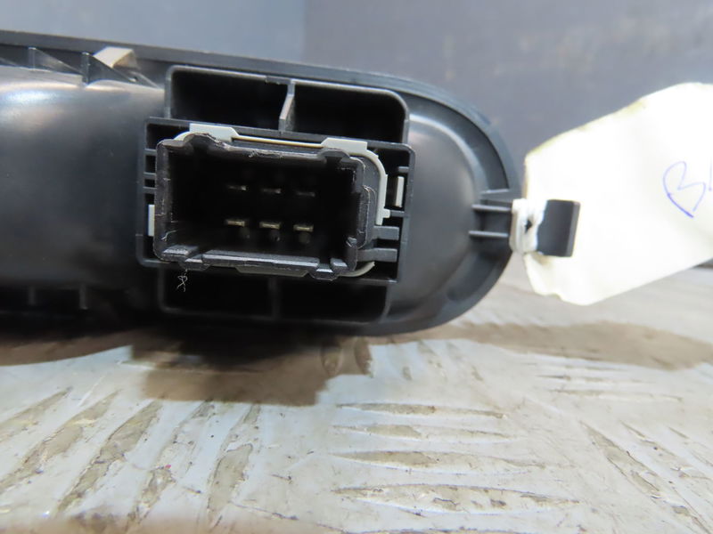 Commande lève-glace porte avant droite RENAULT CLIO III