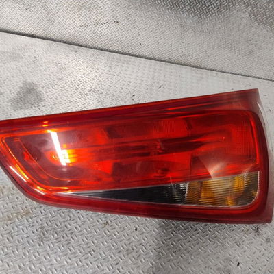 Feu arrière droit Audi A1 (8X1, 8XK) 1.6 tdi (2011-2015)