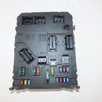 Boite a fusibles Peugeot 206 3-5 portes (2A-C) 1.4 i (1998-2012) 3 portes