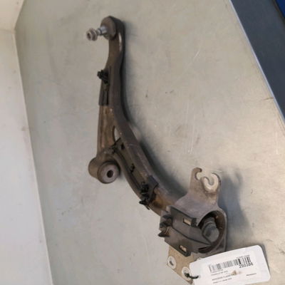 Triangle inf avd Mercedes-benz CLASSE A (W176) A 160 (176.041) (2015-2018)