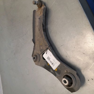 Triangle inf avd Renault MEGANE IV 3-5 portes (B9A-M-N_) 1.5 dci 110 (b9a3) (2015)