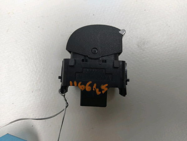 Commande lève-glace porte avant droite Ford FOCUS III 1.5 tdci (2014-2017)
