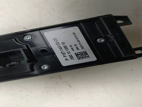Commande lève-glace porte avant gauche Ford FOCUS III 1.5 tdci (2014-2017)