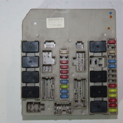Boite a fusibles Renault CLIO III (BR0-1, CR0-1) 1.2 16v (br02, br0j, br11, cr02, cr0j, cr11) (2005-2014) 5 portes
