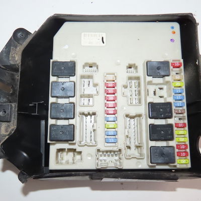 Boite a fusibles Renault CLIO III (BR0-1, CR0-1) 1.5 dci (br17, cr17) (2005-2012) 5 portes