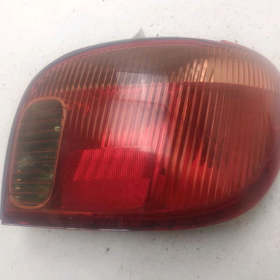 Feu arrière droit Toyota YARIS (_P1_) 1.3 (scp12_, scp13_) (2002-2005)