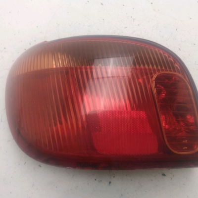Feu arrière gauche Toyota YARIS (_P1_) 1.3 (scp12_, scp13_) (2002-2005)