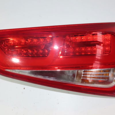Feu arrière droit Audi A1 (8X1, 8XK) 1.6 tdi (2011-2015) 3 portes