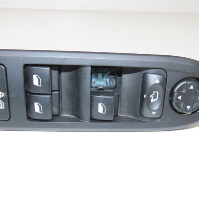 Commande lève-glace porte avant gauche Peugeot 308 CC (4B_) 2.0 hdi (2009-2012)