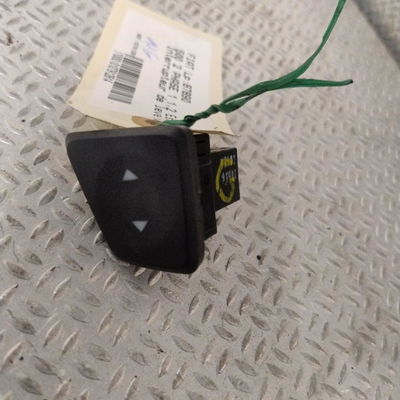 Commande lève-glace porte avant gauche Fiat 500 (312_) 1.2 (312axa1a) (2007) 3 portes