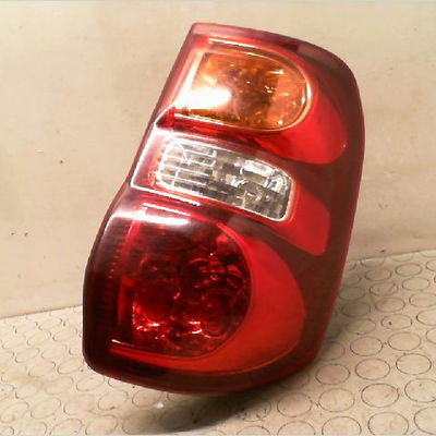 Feu arrière gauche Toyota RAV 4 II (_A2_) 2.0 d 4wd (cla20_, cla21_) (2001-2005)