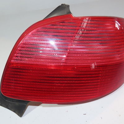 Feu arrière droit Peugeot 206 3-5 portes (2A-C) 1.1 i (1998-2007)
