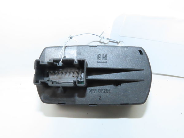 Commande lève-glace porte avant gauche Opel CORSA E (X15) 1.4 (08, 68) (2014)