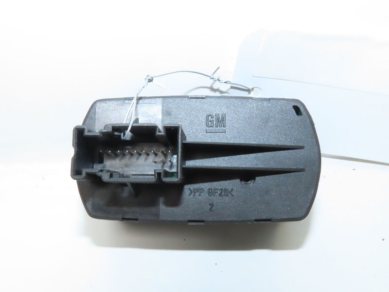 Commande lève-glace porte avant gauche Opel CORSA E (X15) 1.4 (08, 68) (2014)
