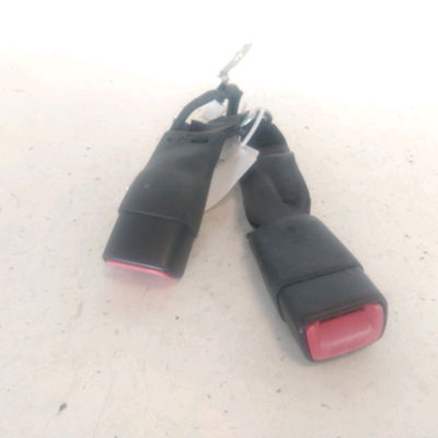 Ancrage ceinture centrale arrière Toyota YARIS (_P13_) 1.4 d (nlp130_) (2011)