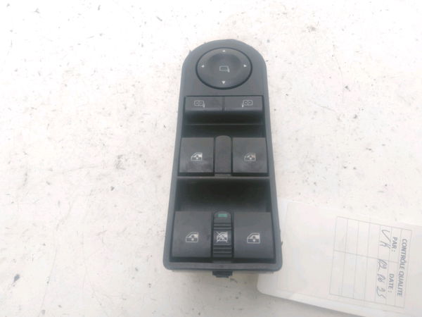 Commande lève-glace porte avant gauche Opel ASTRA H TwinTop (A04) 1.9 cdti (l67) (2005-2010)