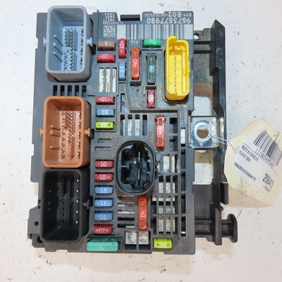 Boite a fusibles Peugeot 5008 (0U_, 0E_) 1.6 hdi (2010-2017) 5 portes