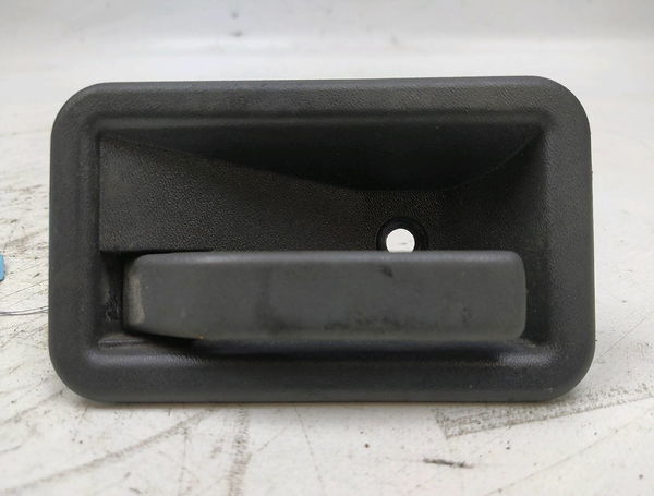 Poignee int porte avg Renault CLIO I (B-C57_, 5-357_) 1.2 (b-c-s57a, b-c57s, 5-357f, 5-357j, 5-357l, 5-357r) (1990-1998) 5 portes