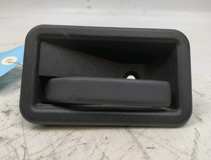 Poignee int porte arg Renault CLIO I (B-C57_, 5-357_) 1.2 (b-c-s57a, b-c57s, 5-357f, 5-357j, 5-357l, 5-357r) (1990-1998) 5 portes