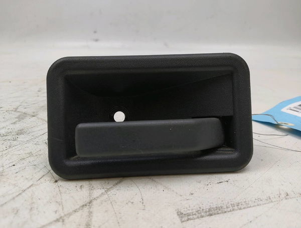 Poignee int porte ard Renault CLIO I (B-C57_, 5-357_) 1.2 (b-c-s57a, b-c57s, 5-357f, 5-357j, 5-357l, 5-357r) (1990-1998) 5 portes