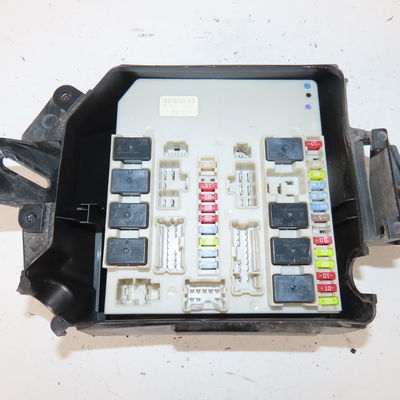 Boite a fusibles Renault CLIO III (BR0-1, CR0-1) 1.5 dci (c-br0g, c-br1g) (2005-2012) 5 portes