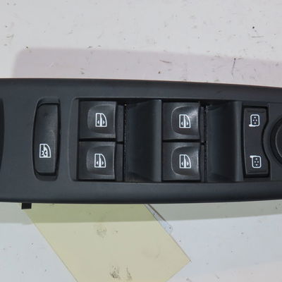 Commande lève-glace porte avant gauche Renault LATITUDE (L70_) 2.0 dci 150 (l70h) (2011)
