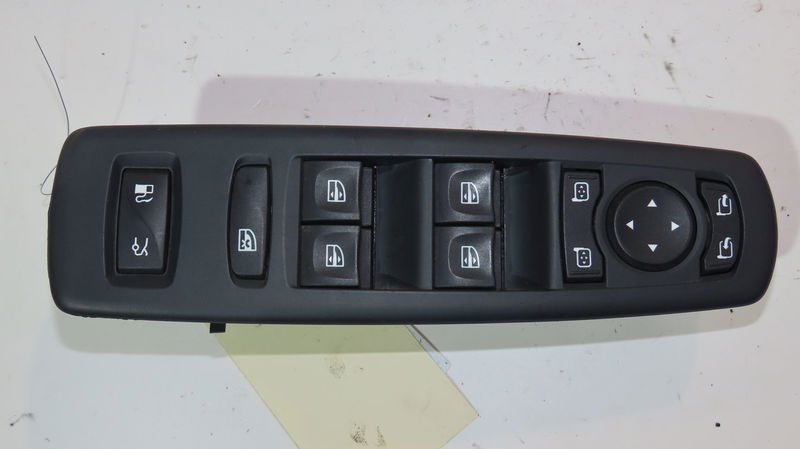 Commande lève-glace porte avant gauche Renault LATITUDE (L70_) 2.0 dci 150 (l70h) (2011)