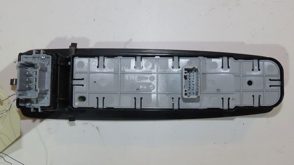 Commande lève-glace porte avant gauche Renault LATITUDE (L70_) 2.0 dci 150 (l70h) (2011)