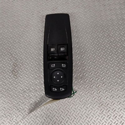 Commande lève-glace porte avant gauche Renault MEGANE III Coupé (DZ0-1_) 1.5 dci (dz0b) (2009)