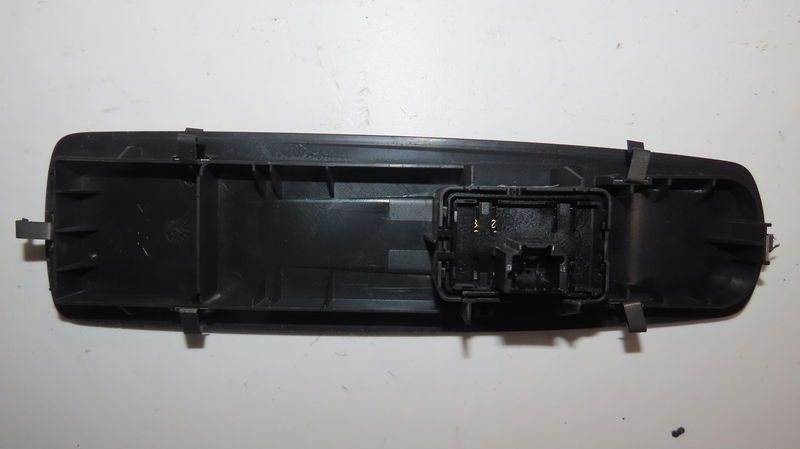 Commande lève-glace porte avant droite Renault LATITUDE (L70_) 2.0 dci 150 (l70h) (2011)