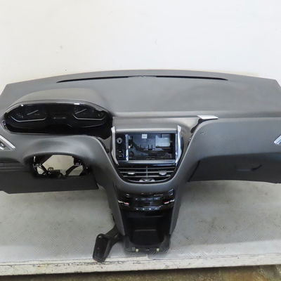 Planche de bord Peugeot 208 I (CA_, CC_) 1.2 vti 82 (2012)