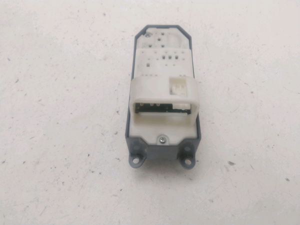 Commande lève-glace porte avant gauche Toyota YARIS (_P13_) 1.4 d (nlp130_) (2011)