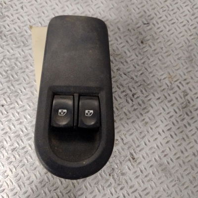 Commande lève-glace porte avant gauche Renault CLIO III (BR0-1, CR0-1) 1.5 dci (br17, cr17) (2005-2012) 5 portes