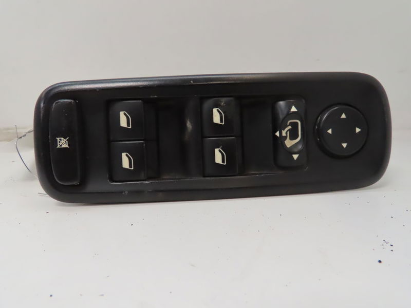 Commande lève-glace porte avant gauche Peugeot 807 (EB_) 2.0 16v (2005)