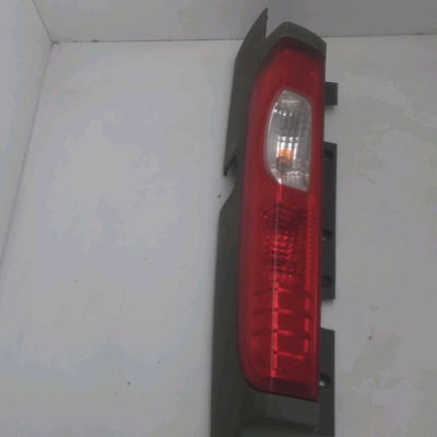 Feu arrière droit Renault TRAFIC II Camionnette (FL) 2.0 dci 90 (fl0h) (2006)