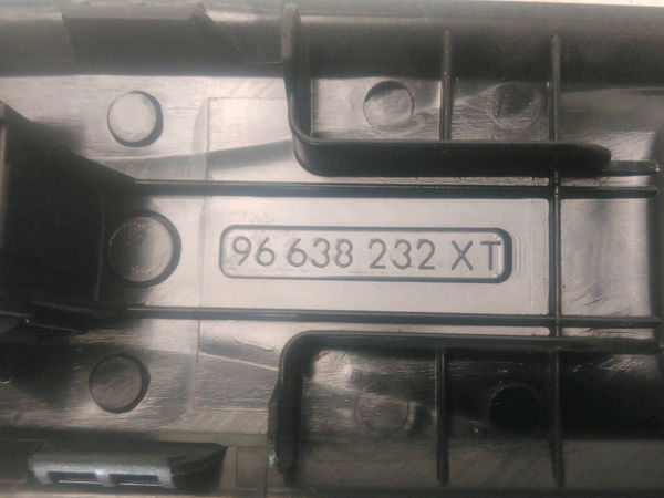 Commande lève-glace porte avant droite Ds DS 3 (SA_) 1.6 bluehdi 100 (2015-2019)
