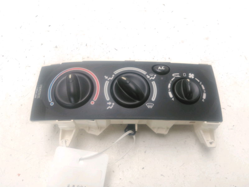 Commande de chauffage Renault MEGANE I Coupé (DA0-1_) 1.6 16v (da0b, da04, da11) (1999-2003) 2 portes