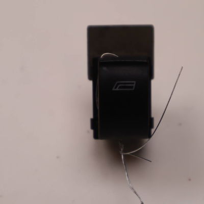 Commande lève-glace porte avant droite Audi A3 (8L1) 1.9 tdi (1996-2001)