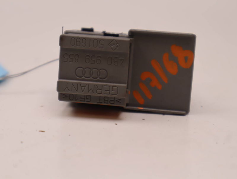 Commande leve-glace porte arrière gauche Audi A3 (8L1) 1.9 tdi (1996-2001)